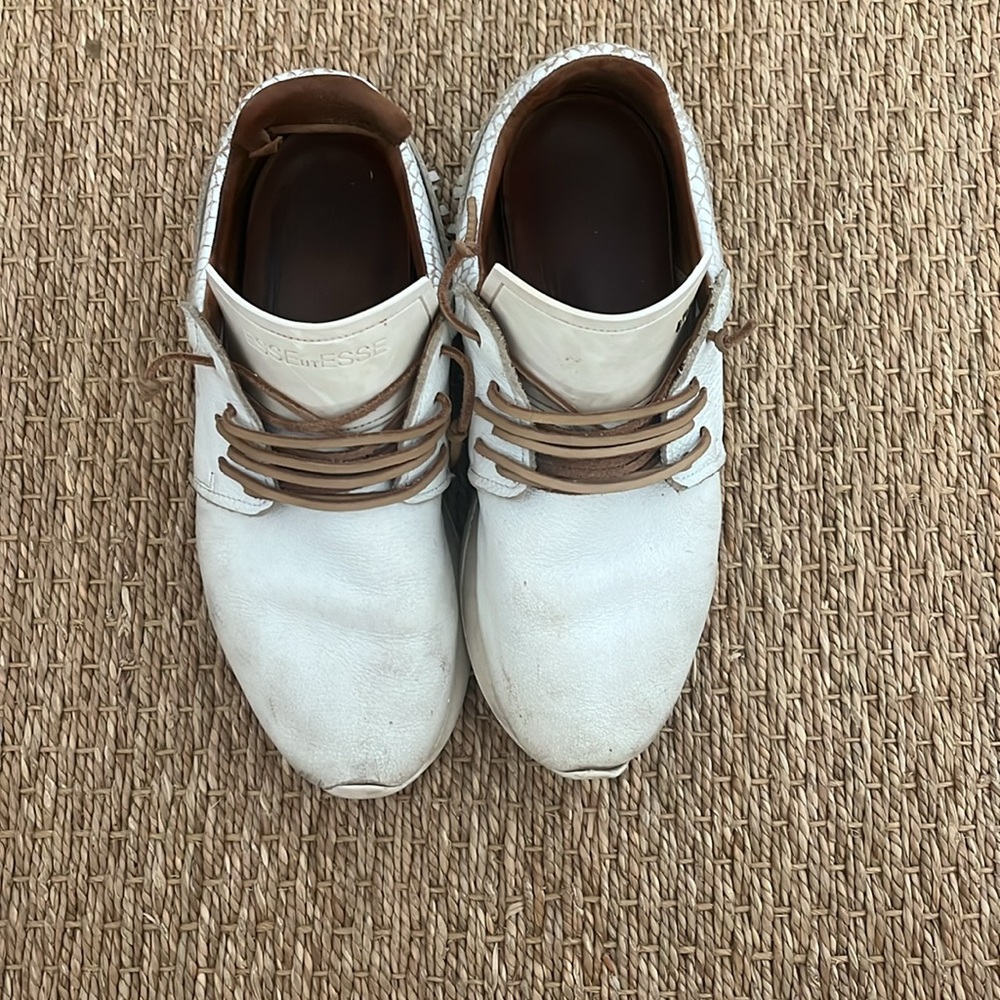 Esseutesse Shoes